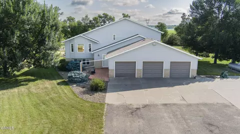 Exterior - 6940 Horseshoe Bnd, Bismarck, ND 58503 photo 7 of 7