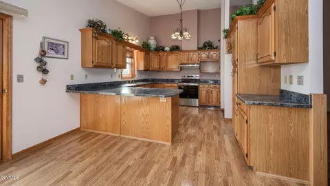 Kitchen - 6940 Horseshoe Bnd, Bismarck, ND 58503 photo 4 of 5