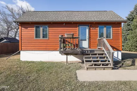 1714 4th St NE, Mandan, ND 58554