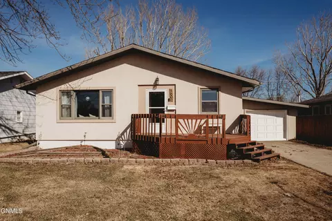 1606 5th Ave NE, Jamestown, ND 58401