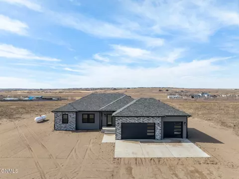5485 Nicholas Ave NW, Williston, ND 58801