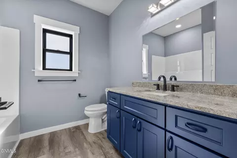 Bath - 5485 Nicholas Ave NW, Williston, ND 58801 photo 1 of 12