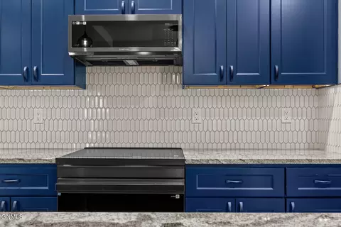 Kitchen - 5485 Nicholas Ave NW, Williston, ND 58801 photo 6 of 9