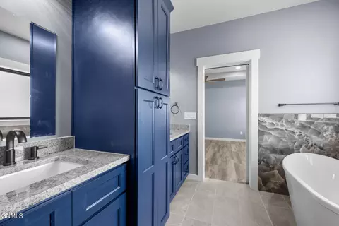 Bath - 5485 Nicholas Ave NW, Williston, ND 58801 photo 12 of 12