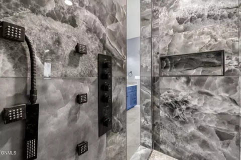 Bath - 5485 Nicholas Ave NW, Williston, ND 58801 photo 11 of 12