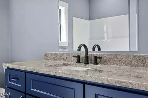 Bath - 5485 Nicholas Ave NW, Williston, ND 58801 photo 2 of 12