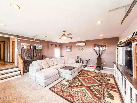 Living - 14038 Prairie Ln, Williston, ND 58801 photo 5 of 8