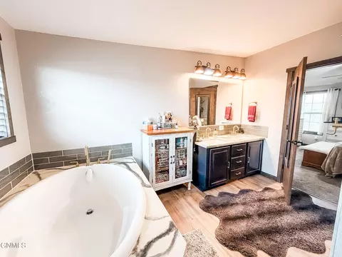 Bath - 14038 Prairie Ln, Williston, ND 58801 photo 3 of 4