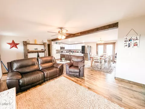 Living - 14038 Prairie Ln, Williston, ND 58801 photo 3 of 8