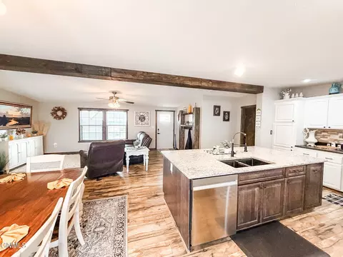 Kitchen - 14038 Prairie Ln, Williston, ND 58801 photo 6 of 7