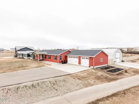 14038 Prairie Ln, Williston, ND 58801