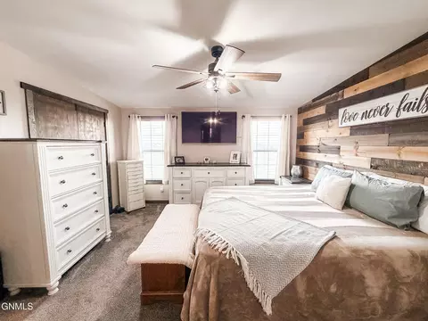 Bedroom - 14038 Prairie Ln, Williston, ND 58801 photo 2 of 6