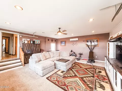 Living - 14038 Prairie Ln, Williston, ND 58801 photo 6 of 8