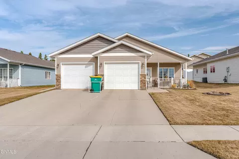 342 Lorrain Dr, Bismarck, ND 58503