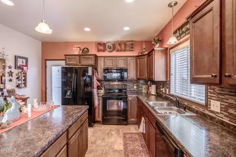 Kitchen - 342 Lorrain Dr, Bismarck, ND 58503 photo 3 of 9