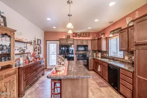 Kitchen - 342 Lorrain Dr, Bismarck, ND 58503 photo 2 of 9
