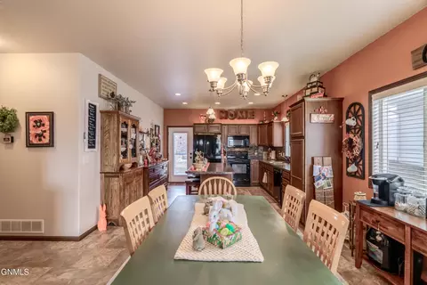 Dining - 342 Lorrain Dr, Bismarck, ND 58503 photo 2 of 3