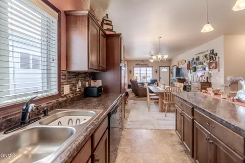 Kitchen - 342 Lorrain Dr, Bismarck, ND 58503 photo 8 of 9
