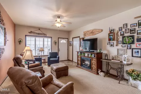 Living - 342 Lorrain Dr, Bismarck, ND 58503 photo 4 of 4