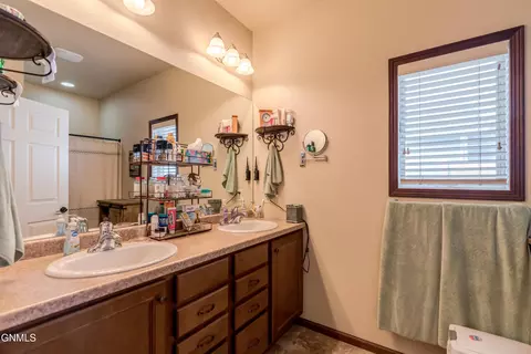 Bath - 342 Lorrain Dr, Bismarck, ND 58503 photo 1 of 9
