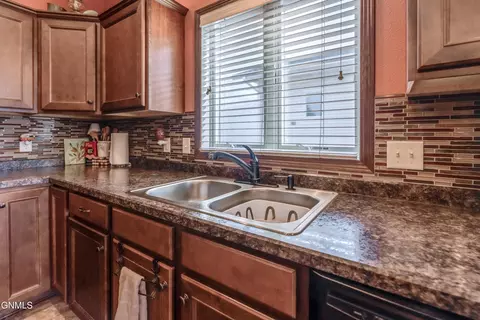 Kitchen - 342 Lorrain Dr, Bismarck, ND 58503 photo 6 of 9
