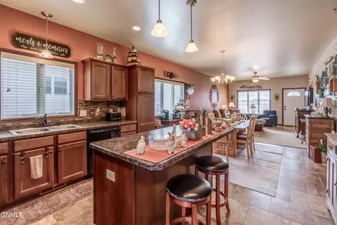 Kitchen - 342 Lorrain Dr, Bismarck, ND 58503 photo 9 of 9