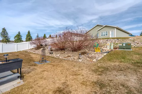 Exterior - 342 Lorrain Dr, Bismarck, ND 58503 photo 7 of 11