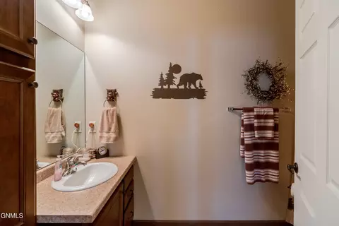 Bath - 342 Lorrain Dr, Bismarck, ND 58503 photo 6 of 9