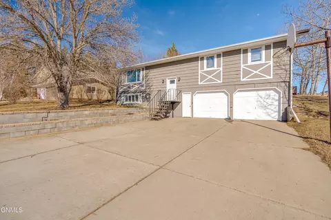 123 Wilcox Ave, Center, ND 58530