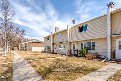 1421 Eastwood St, Bismarck, ND 58504