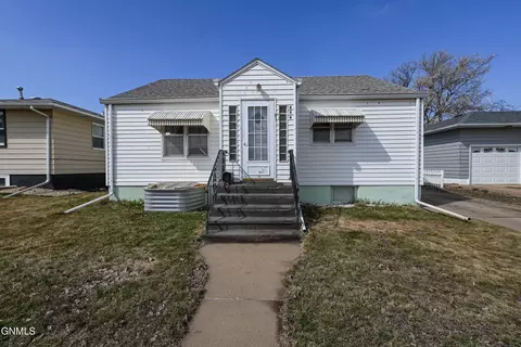236 Main Ave, Dickinson, ND 58601