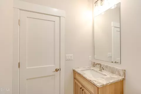 Bath - 4314 Downing St, Bismarck, ND 58504 photo 14 of 22