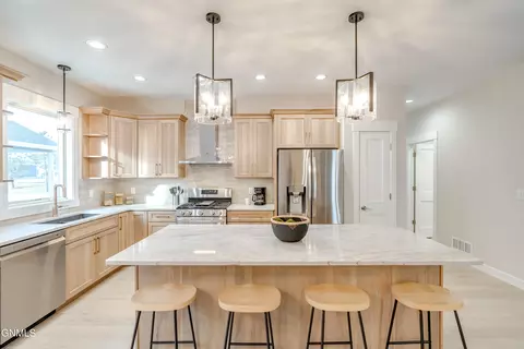 Kitchen - 4314 Downing St, Bismarck, ND 58504 photo 13 of 13