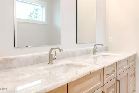 Bath - 4314 Downing St, Bismarck, ND 58504 photo 9 of 22
