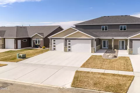 4314 Downing St, Bismarck, ND 58504