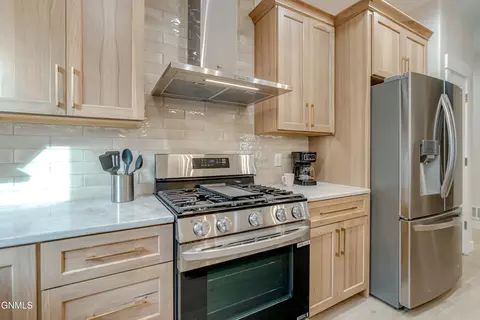 Kitchen - 4314 Downing St, Bismarck, ND 58504 photo 11 of 13