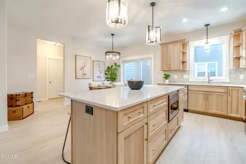 Kitchen - 4314 Downing St, Bismarck, ND 58504 photo 6 of 13