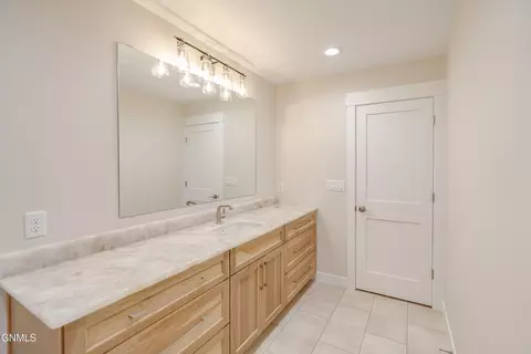 Bath - 4314 Downing St, Bismarck, ND 58504 photo 20 of 22