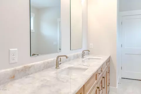 Bath - 4314 Downing St, Bismarck, ND 58504 photo 8 of 22