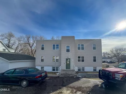 1009 2nd St NW, Mandan, ND 58554