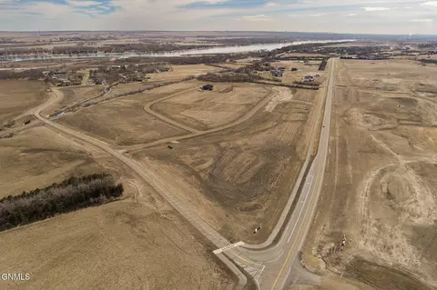 3519 Honey Ln, Mandan, ND 58554