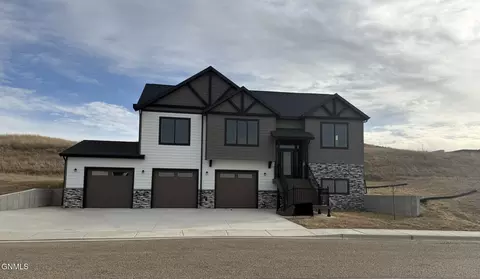 230 Leslie Ln, Watford City, ND 58854