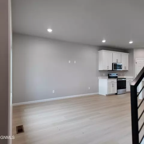 5308 Holmes Dr, Bismarck, ND 58504