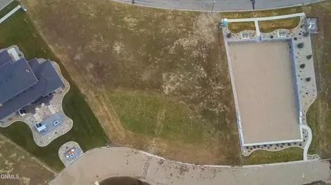 710 W Glenwood Dr, Bismarck, ND 58504