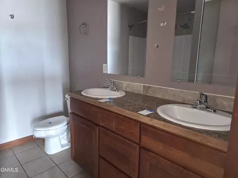 Bath - 1228 23rd St W, Dickinson, ND 58601 photo 3 of 4