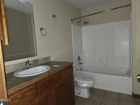 Bath - 1228 23rd St W, Dickinson, ND 58601 photo 4 of 4