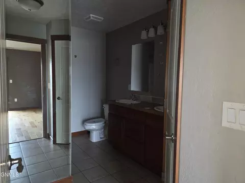Bath - 1228 23rd St W, Dickinson, ND 58601 photo 2 of 4