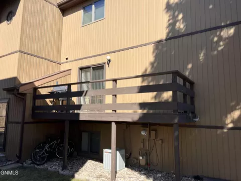 Exterior - 2877 Warwick Loop, Bismarck, ND 58504 photo 3 of 4
