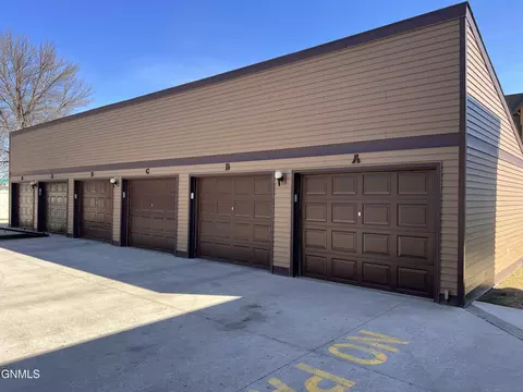 Exterior - 2877 Warwick Loop, Bismarck, ND 58504 photo 2 of 4