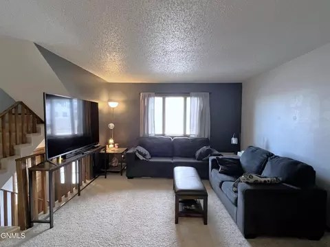 Living - 2877 Warwick Loop, Bismarck, ND 58504 photo 2 of 3